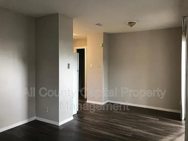 6508 S 1st St #101 — Photo 8