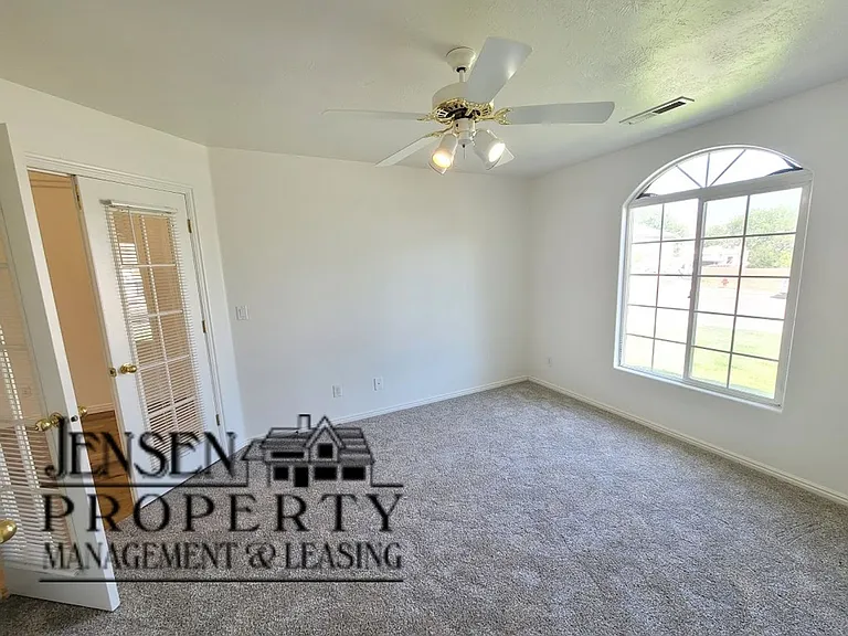 3851 W 200 N — Photo 6