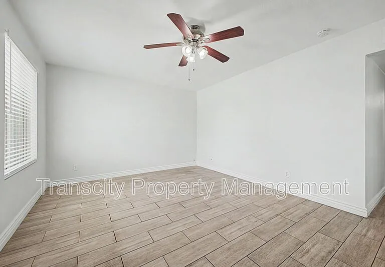 4328 E Saint Catherine Ave — Photo 3