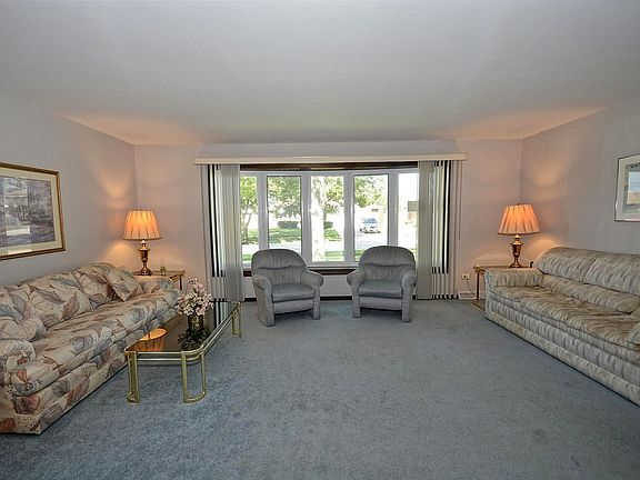 3rd image of 15415 Tulip Ct