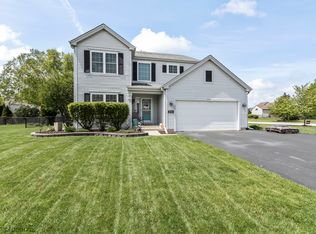 698 Fenwick Ln, South Elgin, IL 60177