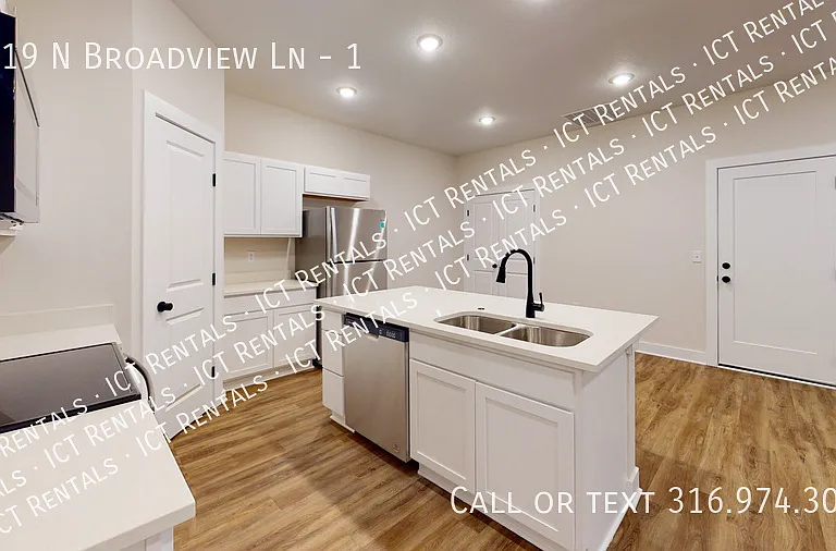 1119 N Broadview Ln #1 — Photo 15
