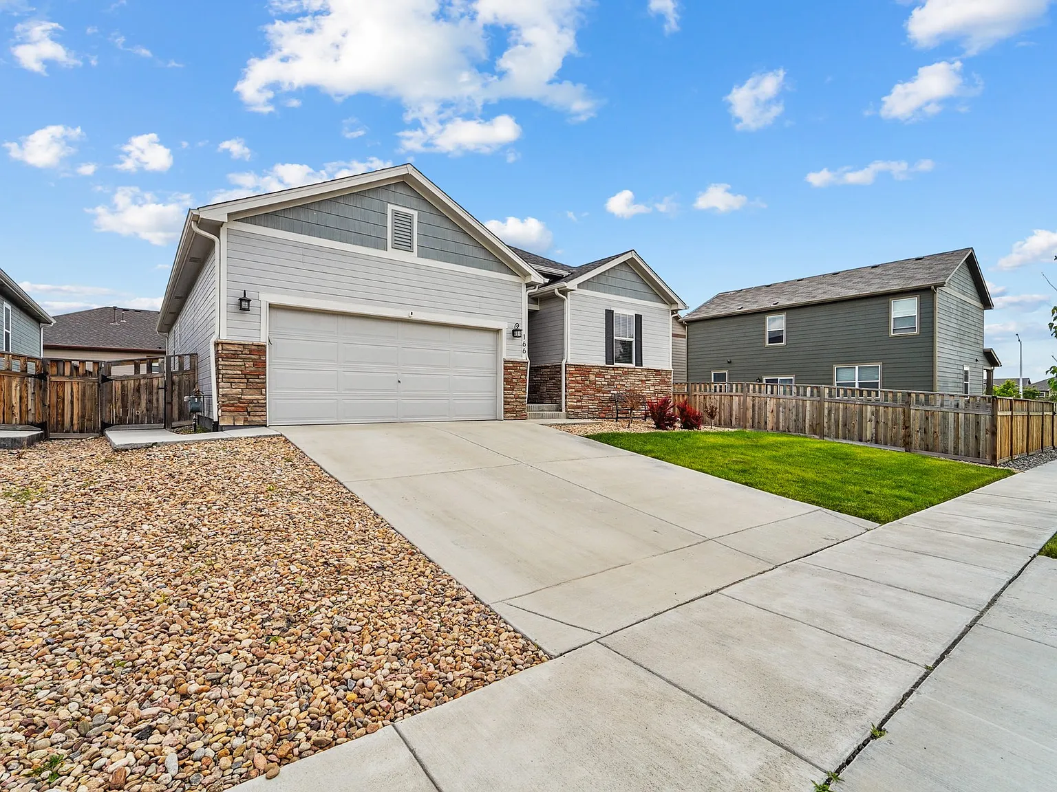 3 bed, 1633 sqft, $3,000 — Photo 2