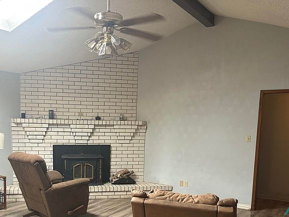 3rd image of 3044 N Northwest Dr