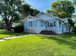 827 E 16th St, Falls City, NE 68355