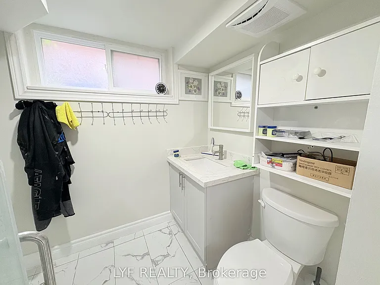 22 Ivordale Cres #2 — Photo 11