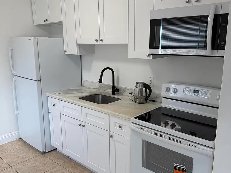 760 NW 4th St #2 — Photo 3