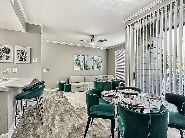 Halston Riverside — Photo 10
