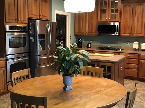 11168 Suffolk Dr, Hagerstown, MD 21742