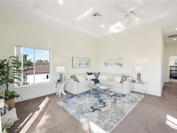 11020 Vanderbilt DR, NAPLES, FL 34108