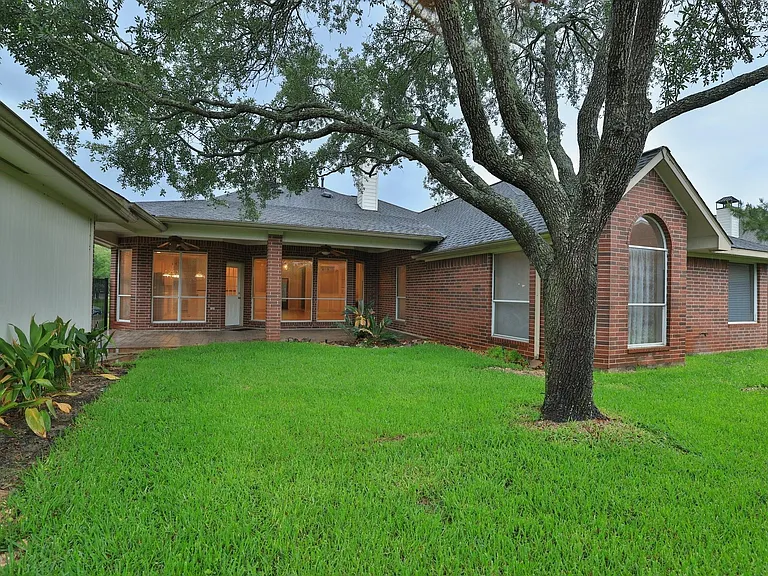 17222 Leeside Dr — Photo 28