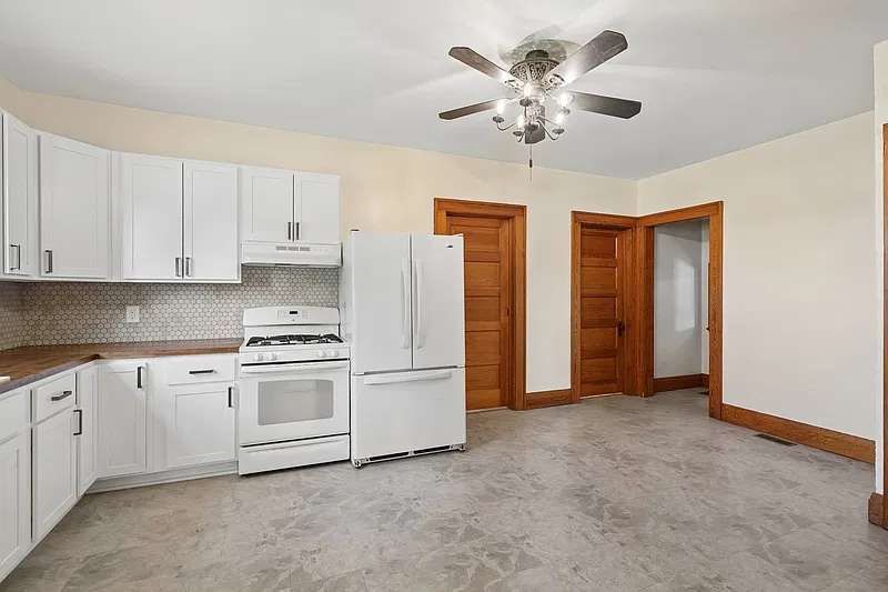 3 bed, 1.5 bath, 1169 sqft, $1,345 — Photo 3