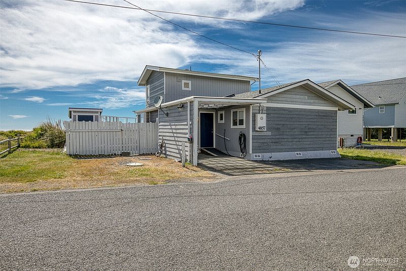2nd image of 48571 Pacific Avenue