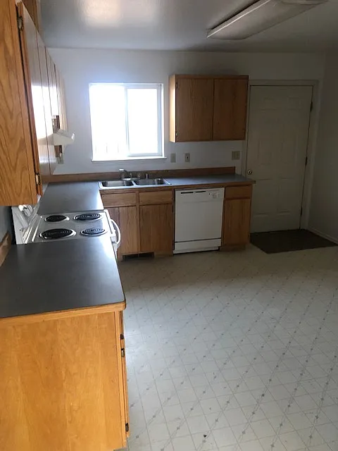 205, 207, 209 East Center Street - 207 — Photo 2