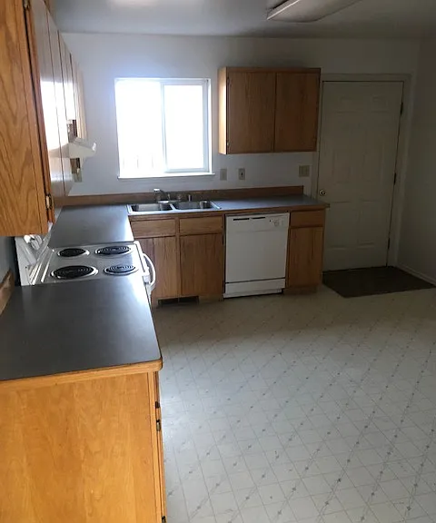 207 E Center St — Photo 2