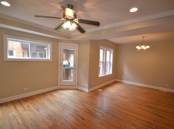 3rd image of 1638 W Greenleaf Ave #46