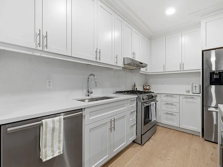 301 Border St #302 — Photo 14