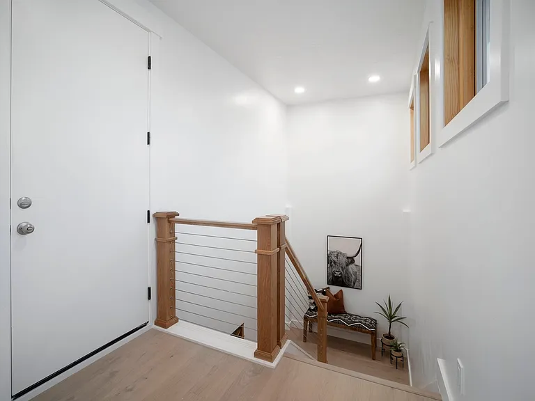 603 N Darwin St — Photo 5