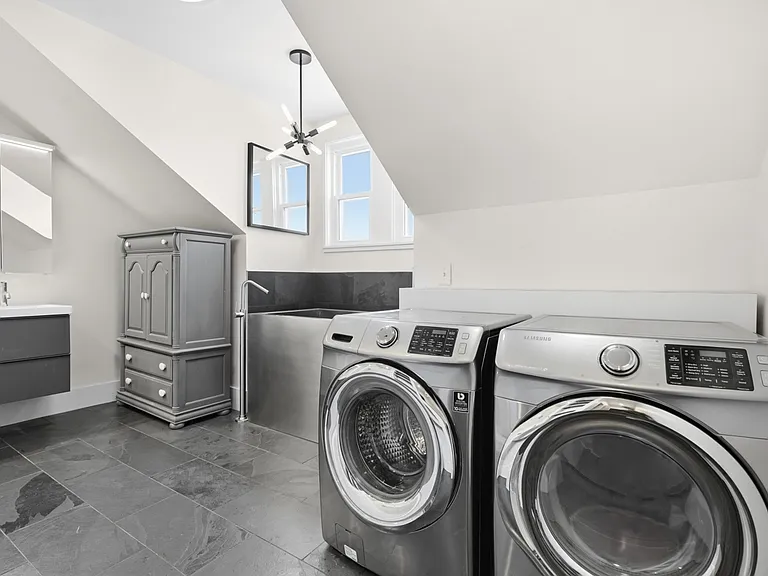 5641 Carnegie St — Photo 24