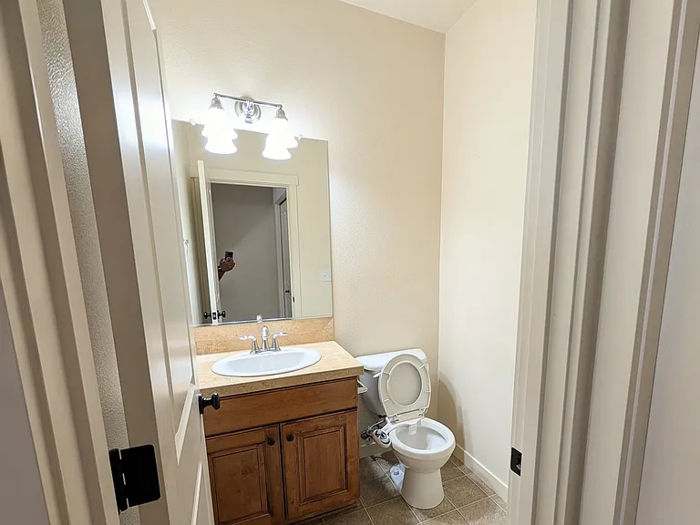 7919 NW Rockne Way — Photo 7