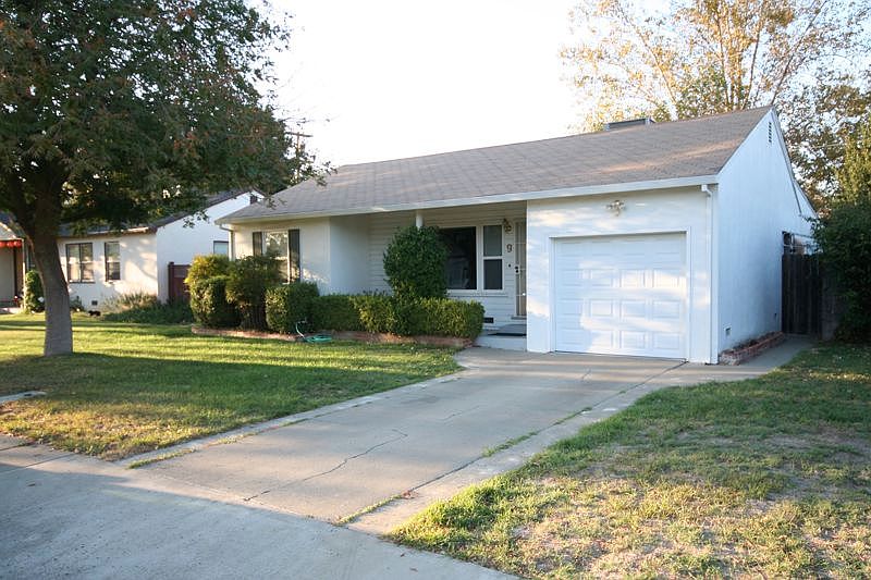 1st image of 9 Northwood Dr