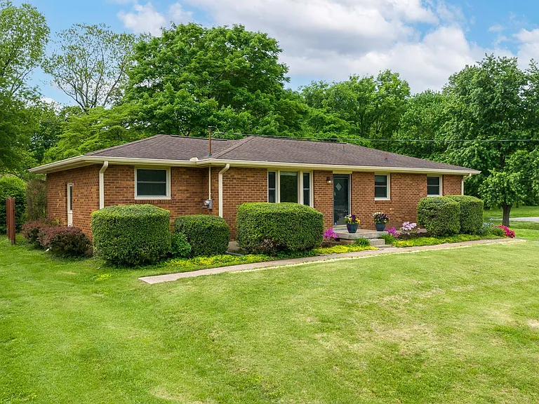 4805 Merrill Ln — Photo 1