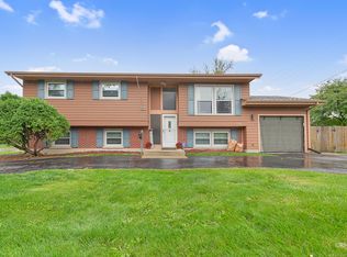 422 Aztec Dr, Carol Stream, IL 60188