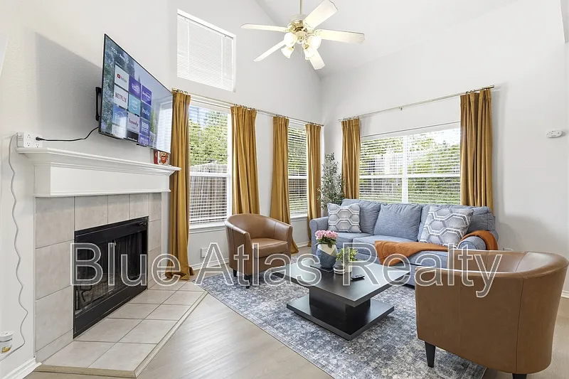 3 bed, 3.0 bath, 1404 sqft, $2,495 — Photo 4