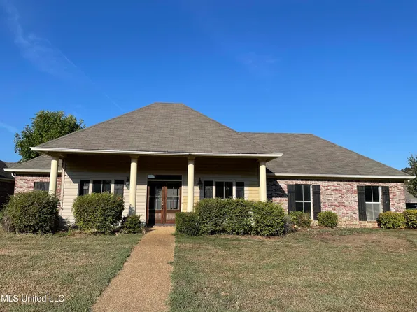 134 Creekside Dr, Canton, MS 39046
