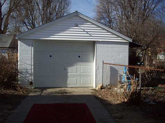 detached garage