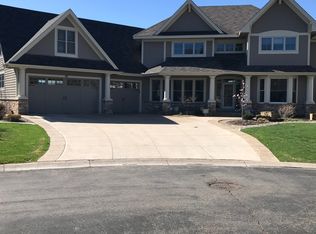 10 Orchid Ln N, Plymouth, MN 55447