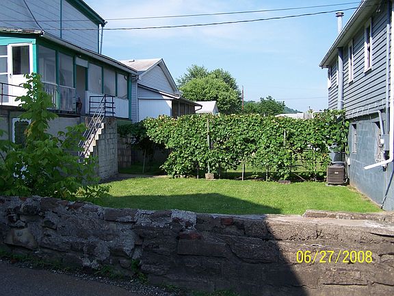 Small yard between house and garage apartment