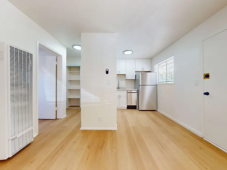 1520 Castro St — Photo 3