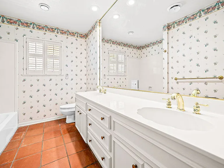 630 Bradshaw Dr — Photo 8