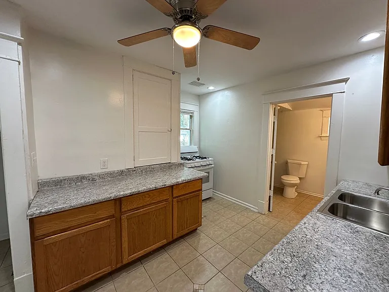 1253 College Ave NE — Photo 5