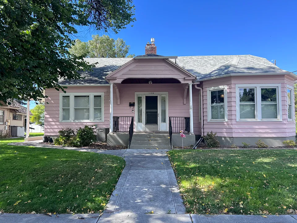 1124 E Center St