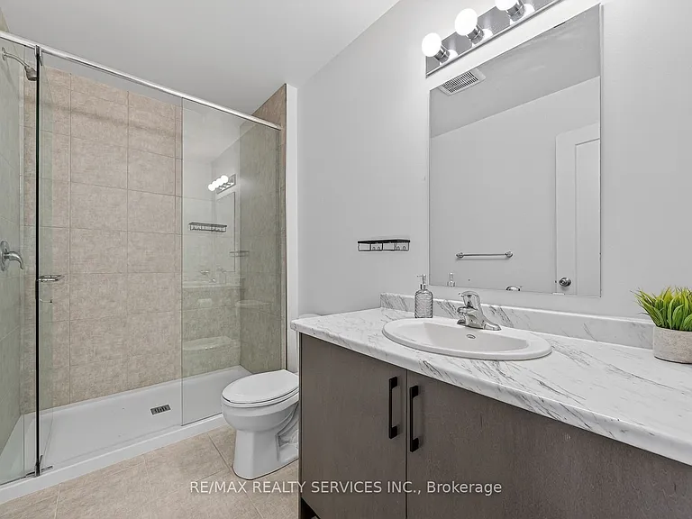 95 Queensbrook Cres — Photo 35