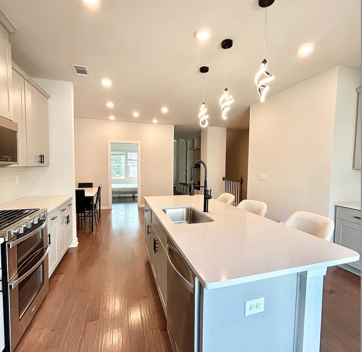 4 bed, 2.5 bath, 3800 sqft, $1,603 — Photo 4