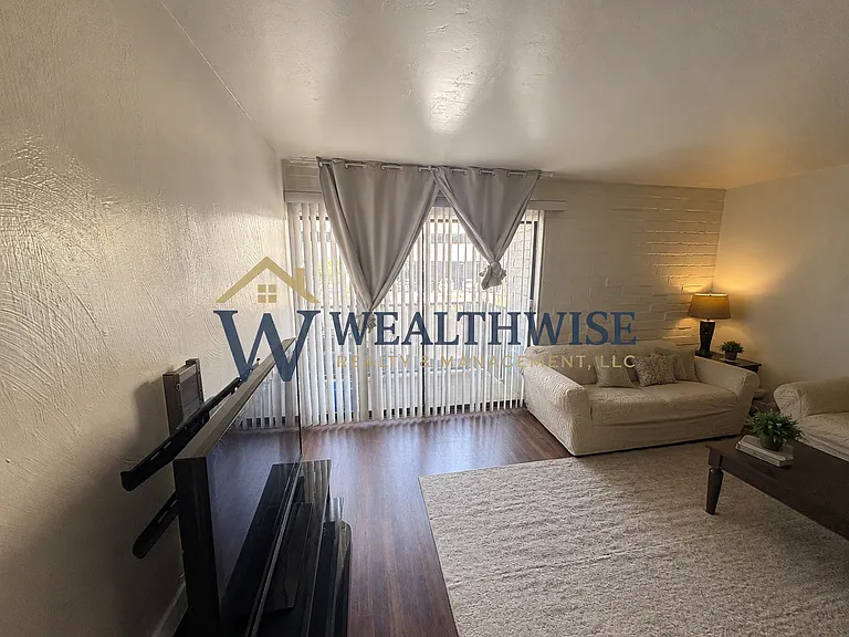 951 N Euclid Ave — Photo 10