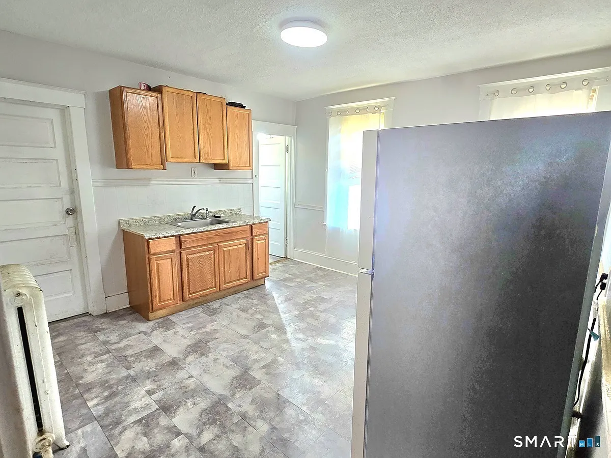 3 bed, 3.0 bath, 1150 sqft, $1,600 — Photo 3