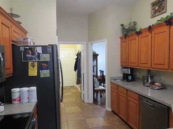 5th image of 713 Hillcrest Dr