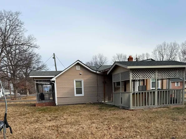 1702 Cherry Ave, Grottoes, VA 24441