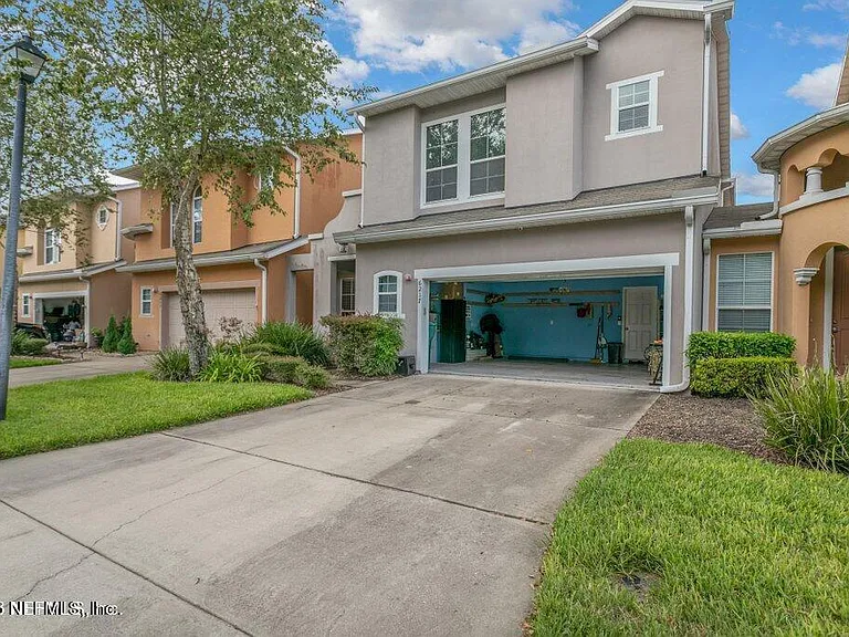 6217 Eclipse Cir — Photo 2