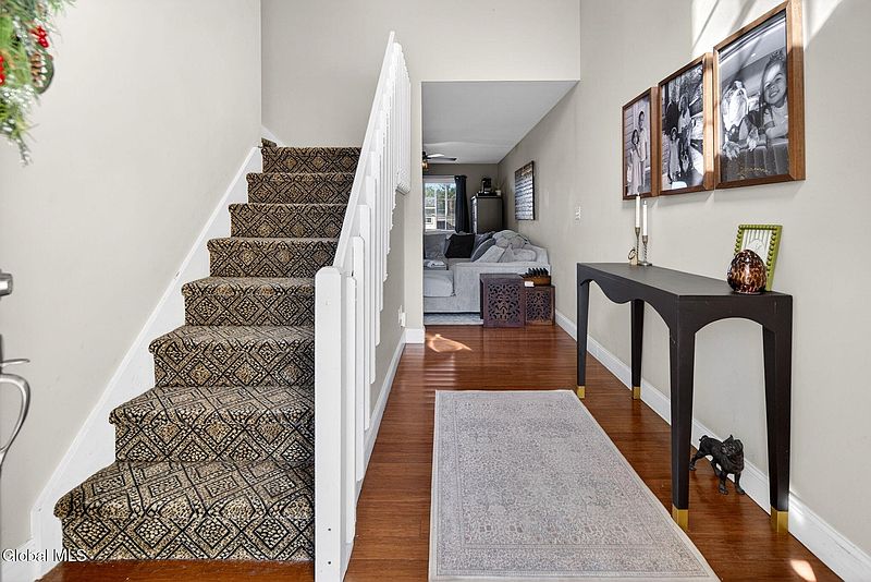 3rd image of 214 Whitetail Court