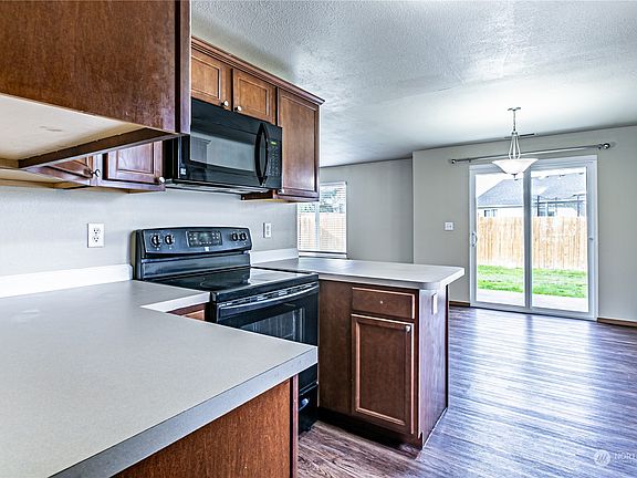 4th image of 20208 12th Avenue E