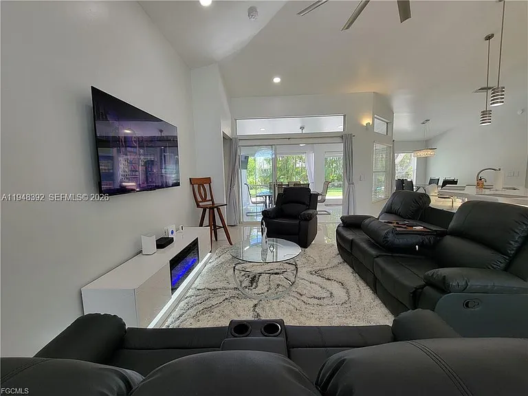 237 SW 47th St — Photo 7
