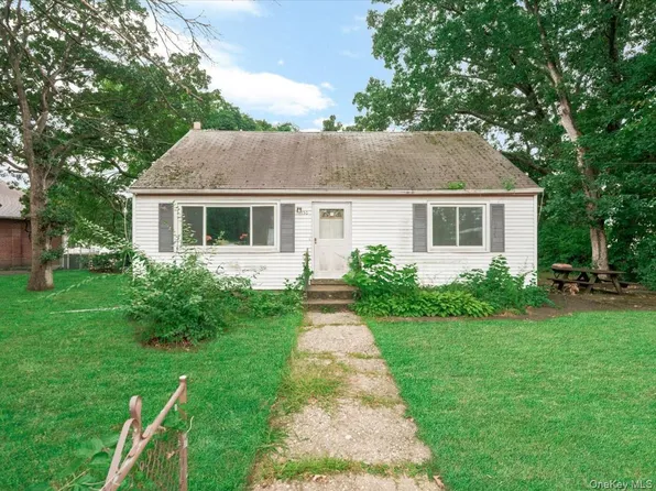 130 Lemon Street, Central Islip, NY 11722