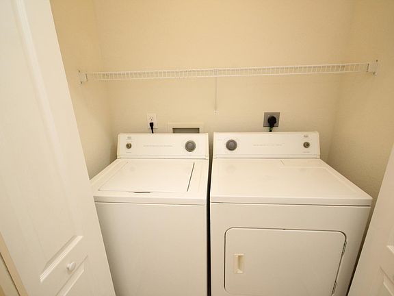 4th image of 1515 Hutton Way #B1