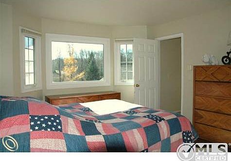 Master Bedroom-Center RD