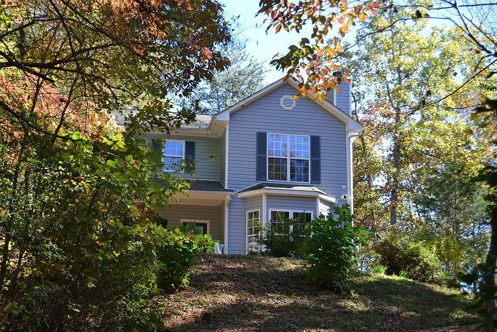 3 bed, 2.5 bath, $2,200 — Photo 2